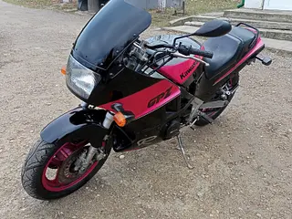 Продам мотоцикл KawasakiZX600A пробег 900км ,584см3 ,в хорошем состоянии