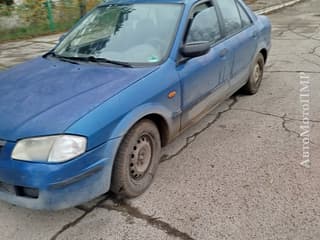 Mazda 323 2000 г.в.
