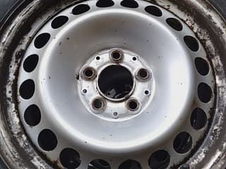 Одно колесо 205/65/15 michelin. Продам комплект железных дисков R16 5/112. Находятся в Тирасполе.