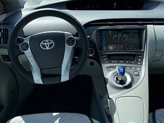 Selling Toyota Prius, 2011 made in, gasoline-gas (methane), machine. PMR car market, Tiraspol. 