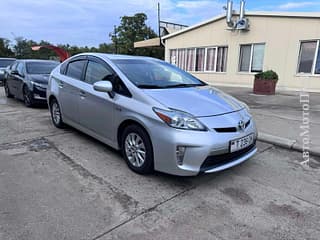 Selling Toyota Prius, 2013 made in, hybrid, machine. PMR car market, Tiraspol. 