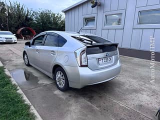 Selling Toyota Prius, 2013 made in, hybrid, machine. PMR car market, Tiraspol. 