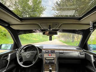Тойота Камри 55 гибрид, 2.5 бензин, 2015 год. Авто в идеальном состоянии все в оригинале. Продам Mercedes E200
