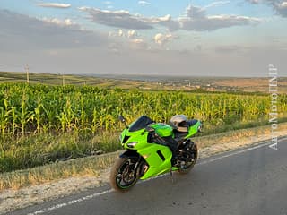 Продам мотоцикл Kawasaki zx6r 2008г. В отличном состоянии вложений не требует. Motocicletă sport