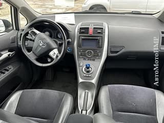 Тайота аурис гибрид можно на обмен пишите 77751188