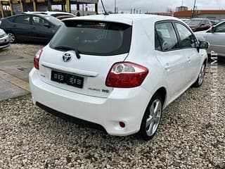 Тайота аурис гибрид можно на обмен пишите 77751188