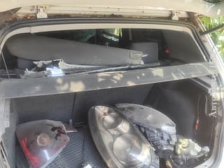Demontare si piese de schimb in Pridnestrovie. Запчасти на Volkswagen Golf 5. AutoMotoPMR - Piata Auto Pridnestrovie.