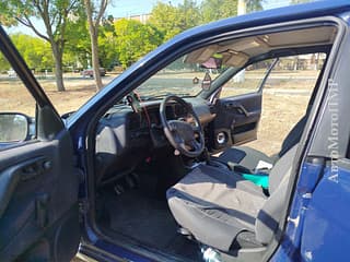 Selling Volkswagen Passat, 1995, gasoline-gas (methane), mechanics. PMR car market, Tiraspol. 