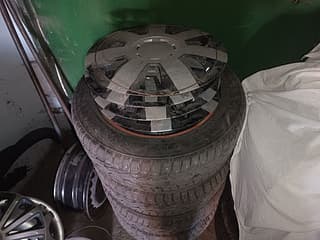 Wheels and tires in Moldova and Pridnestrovie. Продам железные диски с хорошей резиной (nokian) R16 205/55 разболтовка 5/112 + колпаки