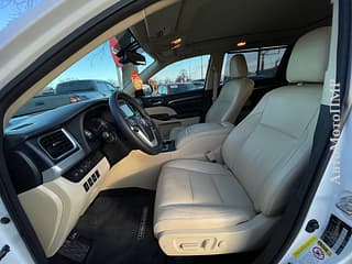 Тайота хайлендер срочно растаможен 7 мест пишите