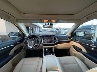 Тайота хайлендер срочно растаможен 7 мест пишите