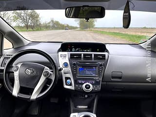 Vinde Toyota Prius v, 2013 a.f., benzină-gaz (metan), mașinărie. Piata auto Transnistria, Tiraspol. AutoMotoPMR.
