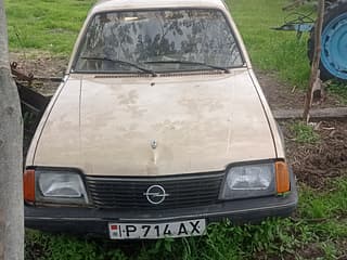 Vinde Opel Ascona, 1992 a.f., benzină, mecanica. Piata auto Transnistria, Tiraspol. AutoMotoPMR.