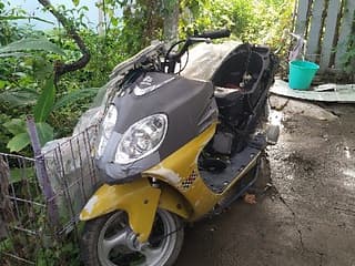 Maxiscooter in section mopeds and scooters in the Transnistria and Moldova<span class="ans-count-title"> 21</span>. Продам! Четырёхтактный 125 кубовый макси скутер. Работает отлично. Документы в порядке