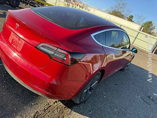 Шикарная тесла 3 максималка в Тирасполе растаможена пишите