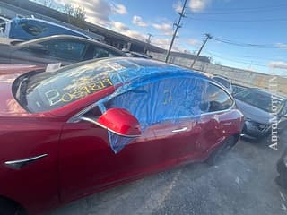 Шикарная тесла 3 максималка в Тирасполе растаможена пишите