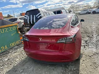 Шикарная тесла 3 максималка в Тирасполе растаможена пишите