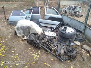 Disassembly for parts Mercedes Series (W124), mechanics. PMR car market, Tiraspol. 