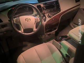 Toyota Sienna, 2012, бензин-газ (метан), автомат. Тирасполь