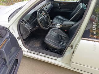 Selling Mercedes E Class, 2003, gasoline-gas (methane), аutomatic. PMR car market, Tiraspol. 