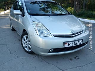 Selling Toyota Prius, 2005 made in, hybrid, machine. PMR car market, Tiraspol. 