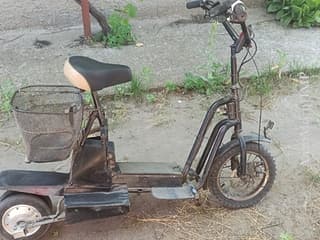 Продам Электросамокат, зарядное устройство есть.. Самокат Денвер  36V 300W.  Из Германий. С сиденьем. В отличном состояний