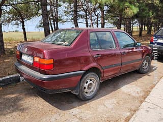 Selling Volkswagen Vento, 1993 made in, gasoline-gas (methane), mechanics. PMR car market, Tiraspol. 