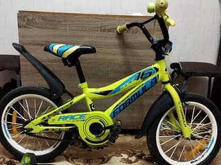 Детский велосипед в отличном состоянии, размер колес 16, подойдёт для детей до 7-8 лет