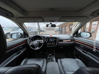 Митсубиси оутлендер в отличном состоянии пишите на ватсап 77751188 телеграм