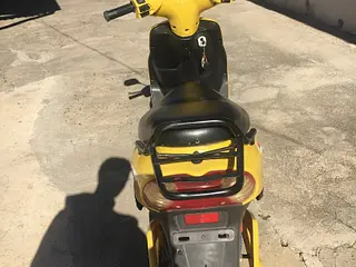 Продам електро скутер марка XR 200 ват год.2011 на сигнализации едет хорошо права не нужны