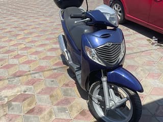 Продам Honda sh150. Продам, полностью на ходу доки ровные Т.О страховка есть находится в Кицканах