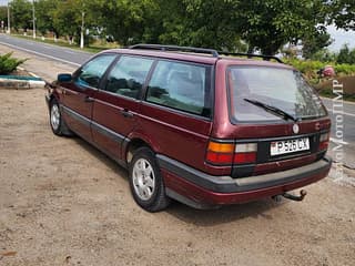 Selling Volkswagen Passat, 1994 made in, gasoline-gas (methane), mechanics. PMR car market, Tiraspol. 