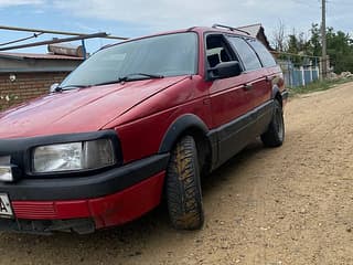 Selling Volkswagen Passat, 1990 made in, gasoline-gas (methane), mechanics. PMR car market, Tiraspol. 