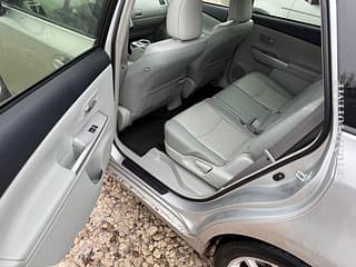 Экономичный приус в можно на обмен пишите 77751188