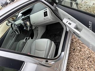 Экономичный приус в можно на обмен пишите 77751188