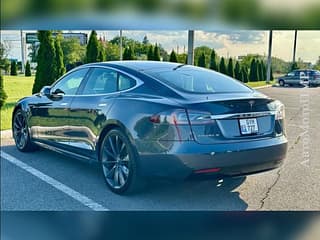 Selling Tesla Model S, 2017 made in, electro, machine. PMR car market, Chisinau. 