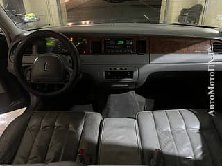 Продам Lincoln Town Car, 2001 г.в., бензин, автомат. Авторынок ПМР, Тирасполь. АвтоМотоПМР.