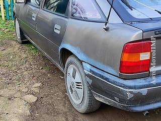 Vând Opel Vectra, 1990, benzină, manuala. Piata auto Pridnestrovie, Tiraspol. AutoMotoPMR.