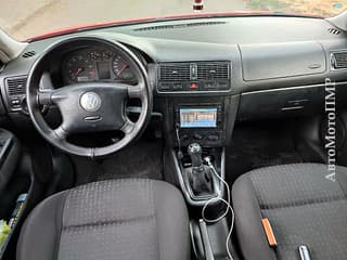 Selling Volkswagen Golf, 2005, gasoline-gas (methane), mechanics. PMR car market, Tiraspol. 