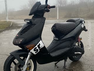 Scooter În secțiunea мotorete și scutere în PMR şi Moldova. Продам скутер Aprilia sr50. В хорошем состоянии.